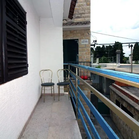 House Ante * Tisno
